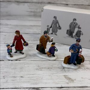 Department 56 “Going Home for the Holidays” Christmas Village accessory